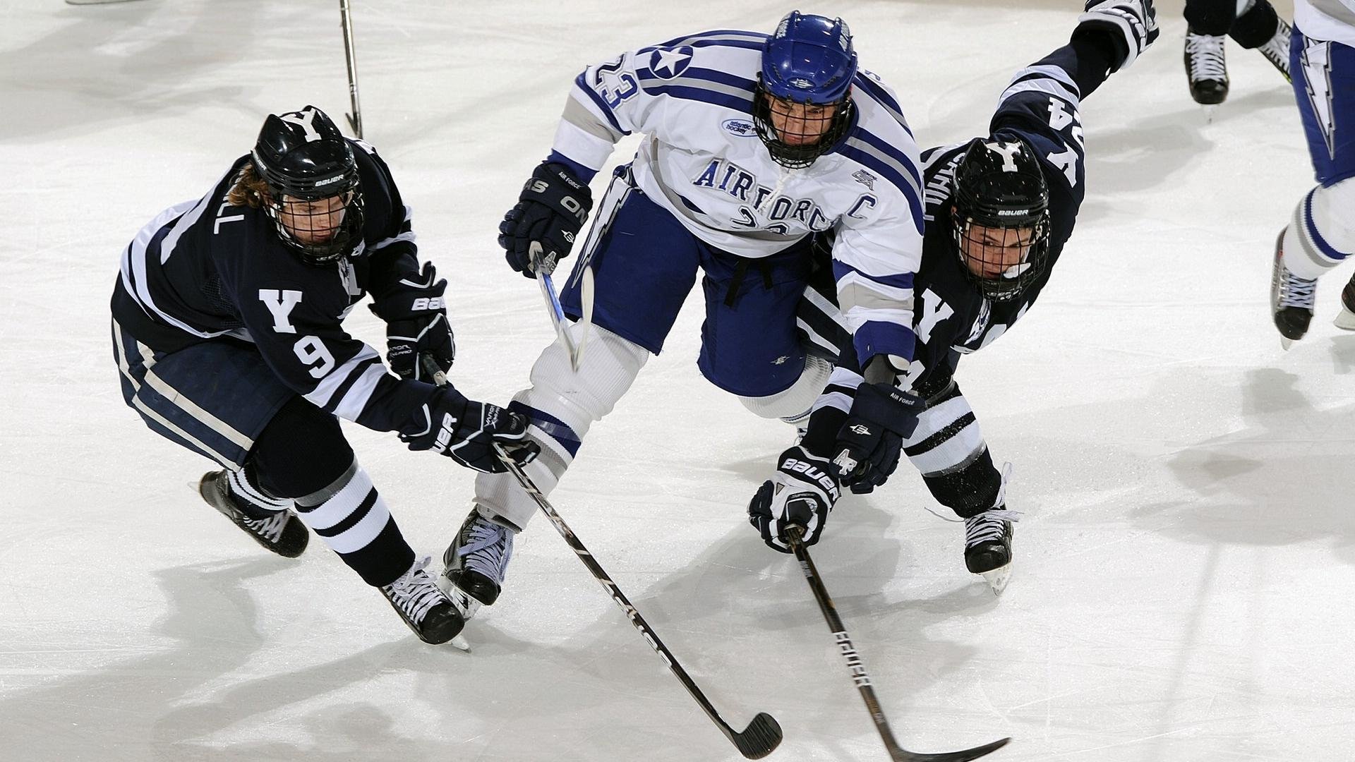 张伟丽表示比赛前会冥想放松心态，张伟丽的比赛现场